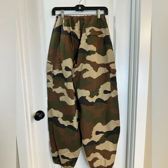 Good American Camouflage parachute Pants small will fit medium. - Picture 3 of 6